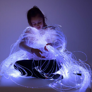 Glasvezel Sensorische Strengen - 200 Holografische Strengen, 200 cm voor Visuele Stimulatie | Inclusief Projector voor Autisme en Verstandelijke Beperkingen | Perfect voor Sensorische Ruimtes