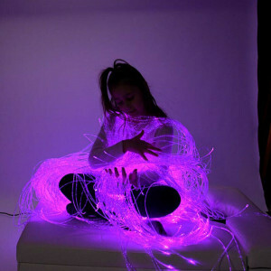 Glasvezel Sensorische Strengen - 200 Holografische Strengen, 300 cm voor Visuele Stimulatie | Inclusief Projector voor Autisme en Verstandelijke Beperkingen | Perfect voor Sensorische Ruimtes