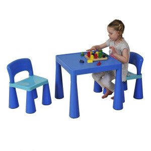 Blauwe set voor kinderen en stoelen